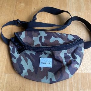Spiral 9x6” fanny bag new